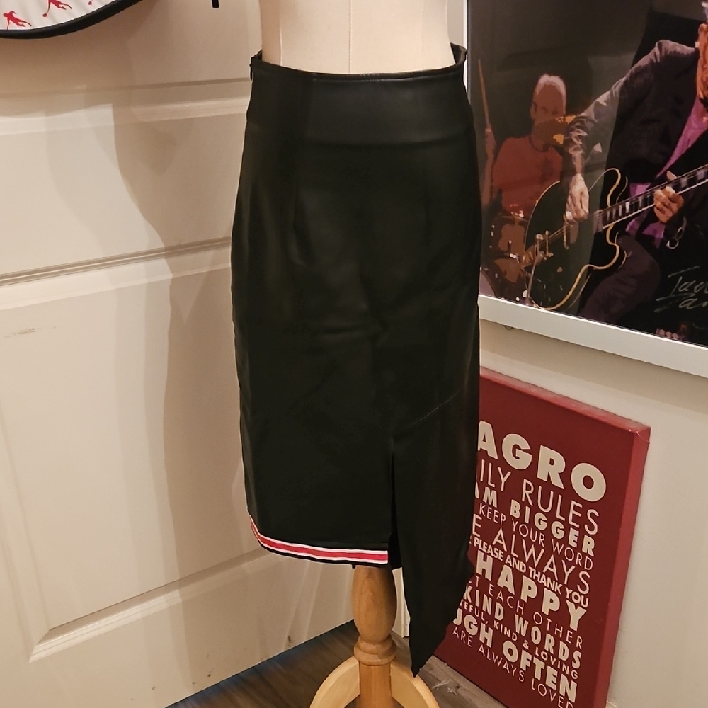 Chic Asymmetrical Black Pu Skirt with Red Accent